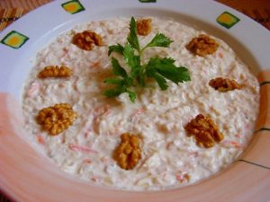 cevizli-kereviz-salatasi