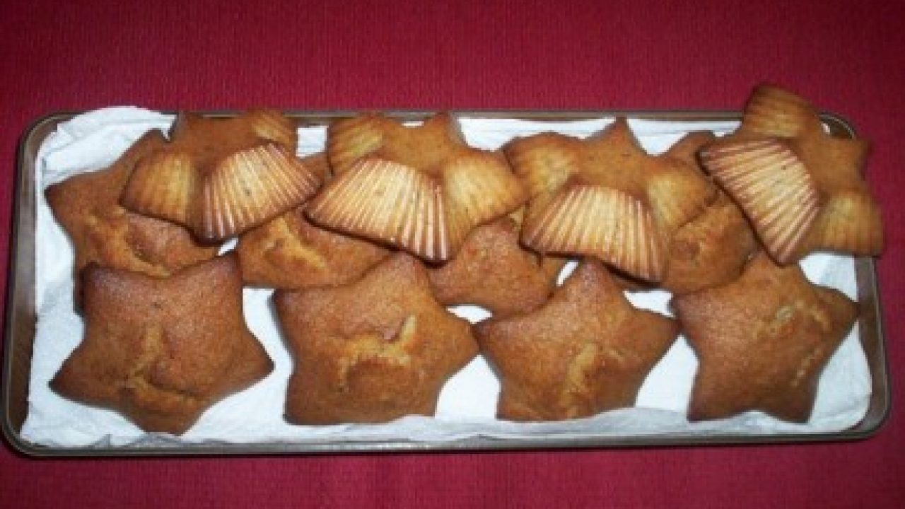 Acı Bademli Yıldız Kek Tarifi – Kek Tarifleri