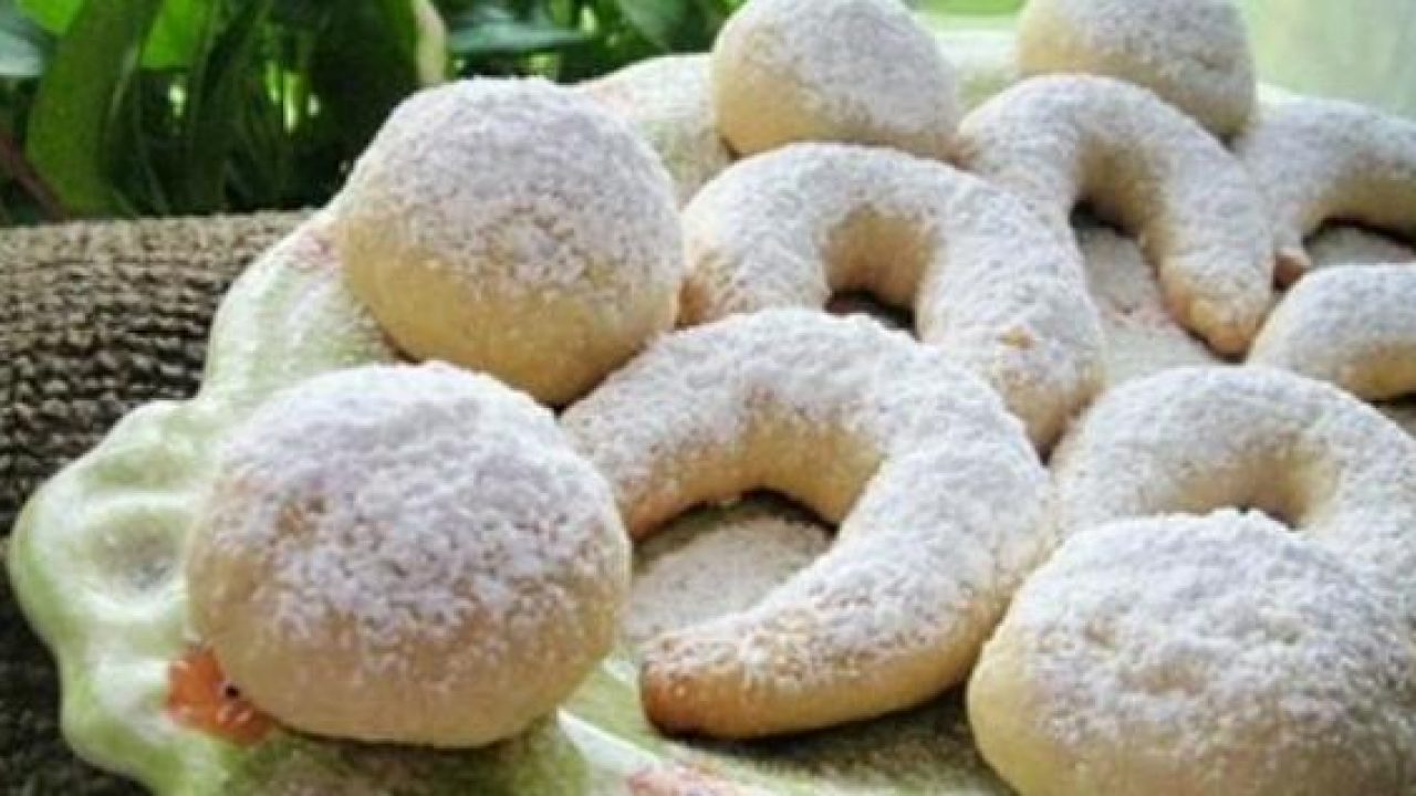 Bademli Ay Kurabiye Tarifi 1 – Kurabiye Tarifleri