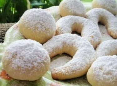 Bademli Ay Kurabiye Tarifi 1 – Kurabiye Tarifleri