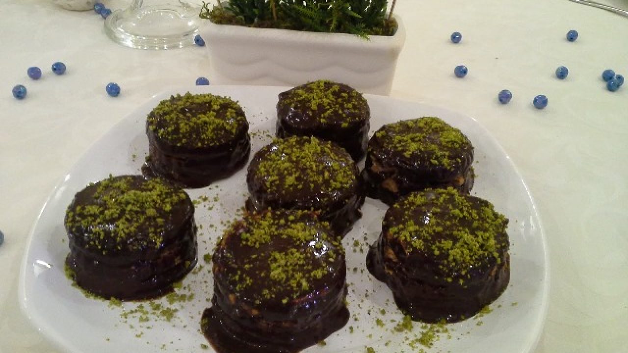 Bisküvili Mini Pasta Tarifi – Pasta Tarifleri