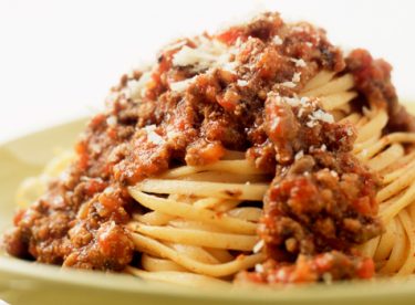 Bolonez Soslu Makarna Tarifi – Hamur İşleri