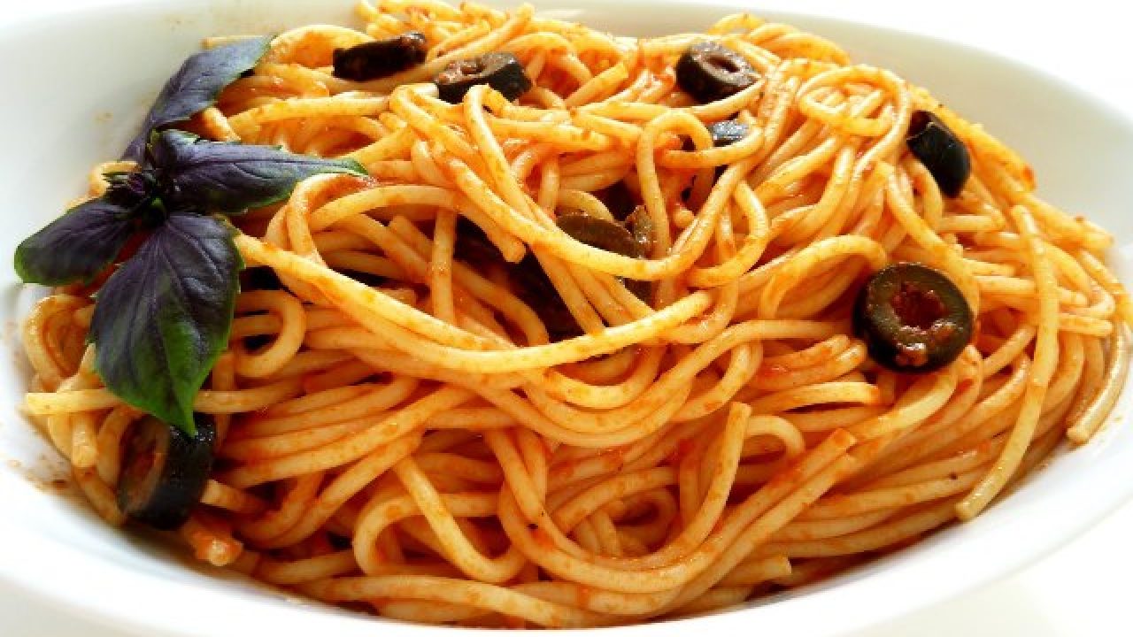 Domates Soslu Spagetti Tarifi – Hamur İşleri