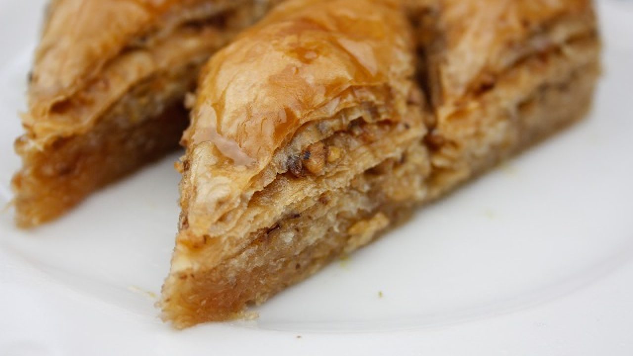 Ev Baklavası Tarifi – Şerbetli Tatlı Tarifleri
