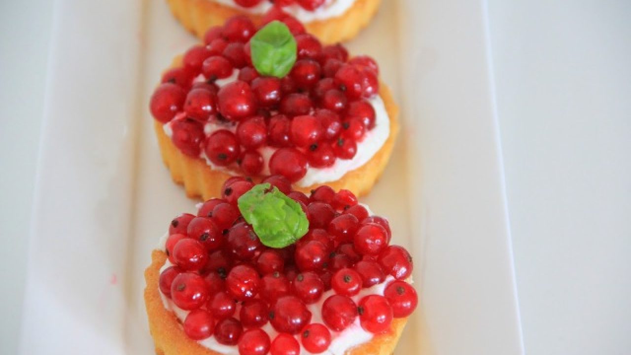 Frenk Üzümlü Mini Tart Tarifi – Kek Tarifleri