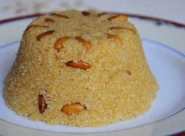 Fıstıklı İrmik Helvası Tarifi – Tatlı Tarifleri