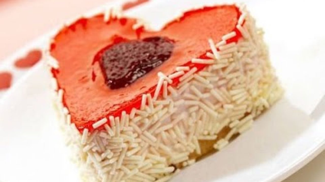 Kalpli Çilekli Pasta Tarifi – Pasta Tarifleri