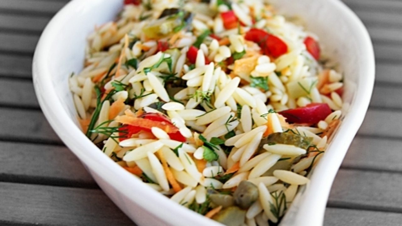 Kaparili Arpa Şehriye Salatası Tarifi – Salata Tarifleri