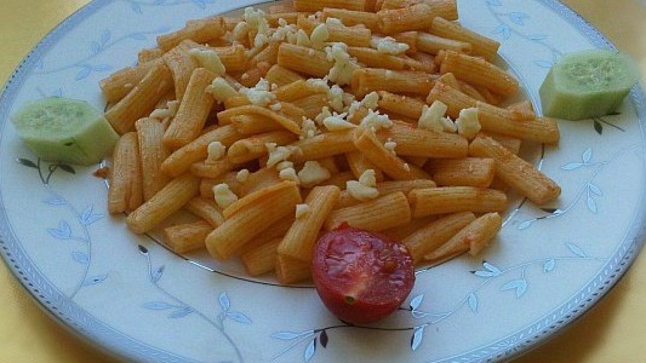 Kaşar Peynirli Salçalı Makarna Tarifi – Hamur İşleri