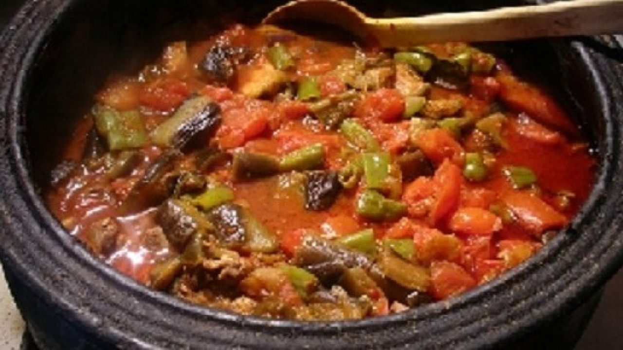 Kiremitte Soğanlı Bonfile Tarifi – Etli Yemek Tarifleri
