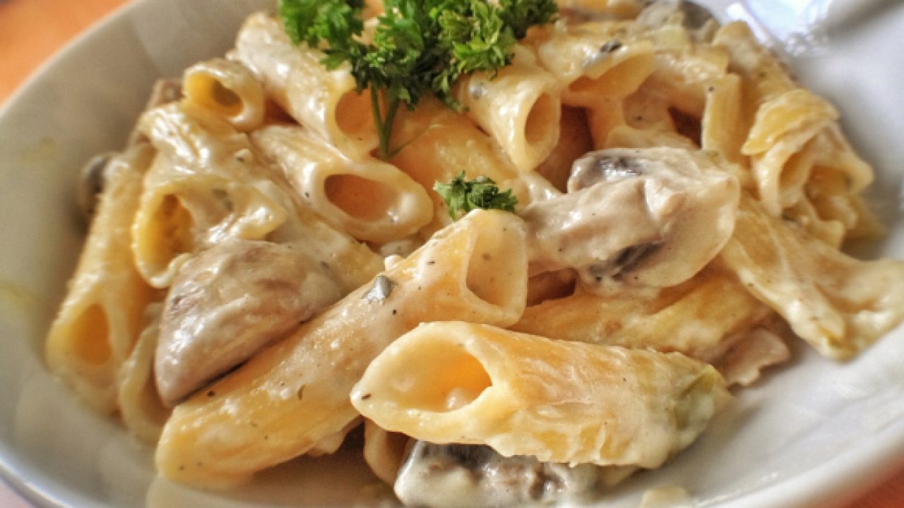 Kremalı Mantarlı Makarna Tarifi – Hamur İşleri