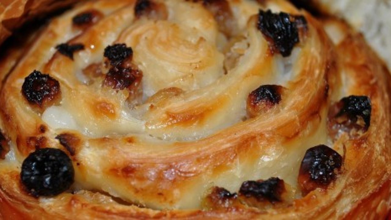 Kuru Üzümlü Pudingli Çörek Tarifi – Kurabiye Tarifleri