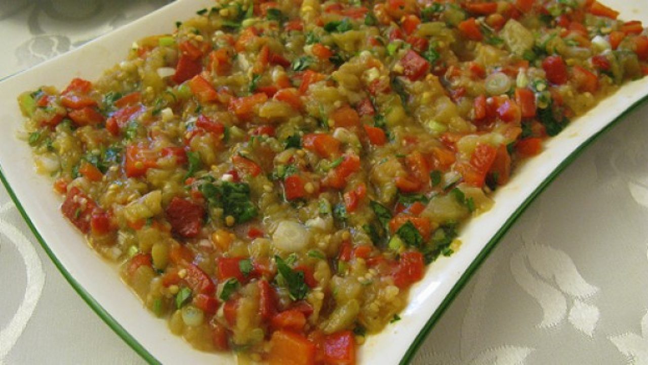 Közlenmiş Biber ve Domatesli Patlıcan Salatası Tarifi – Salata Tarifleri