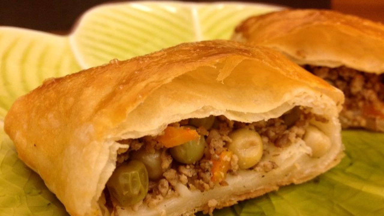 Kıymalı Bezelyeli Börek Tarifi – Börek Tarifleri