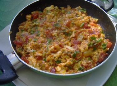 Kıymalı Menemen Tarifi – Aperatif Yemekler
