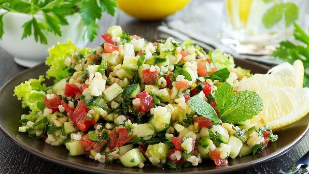 Nane Soslu Yaz Salatası Tarifi – Salata Tarifleri