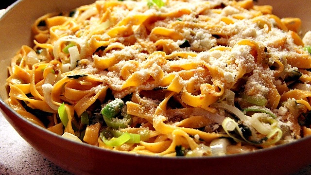 Pırasalı Makarna Tarifi – Hamur İşleri