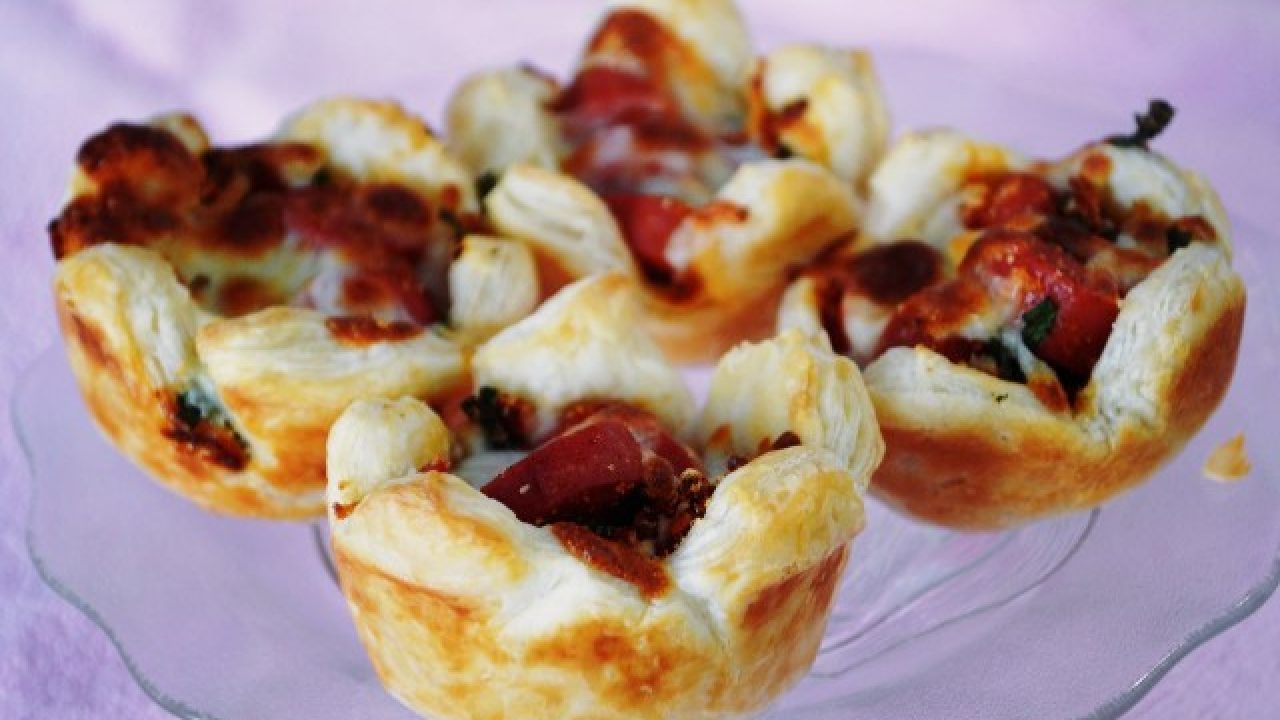 Sosisli Milföy Tarifi – Börek Tarifleri