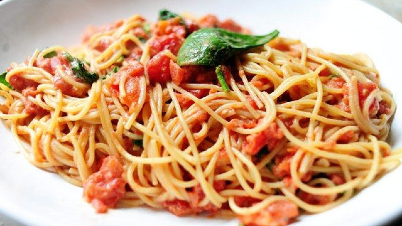 Soslu Spagetti Makarna Tarifi – Makarna Tarifleri