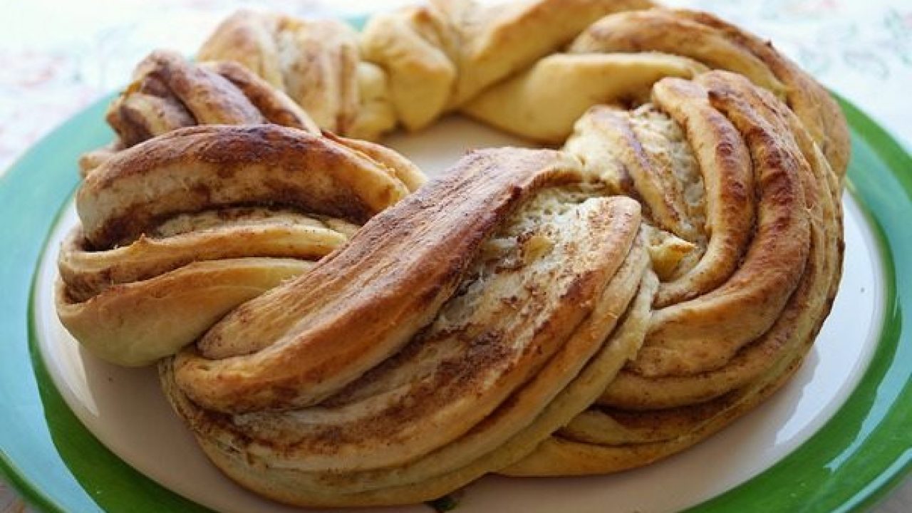 Susam Ezmeli Çelenk Çörek Tarifi – Kurabiye Tarifleri