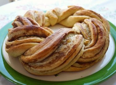 Susam Ezmeli Çelenk Çörek Tarifi – Kurabiye Tarifleri