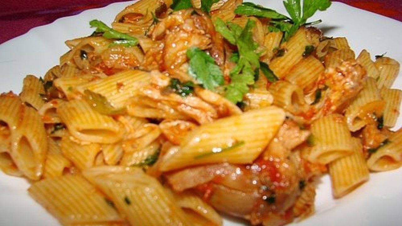 Tavuk Soslu Makarna Tarifi – Hamur İşleri