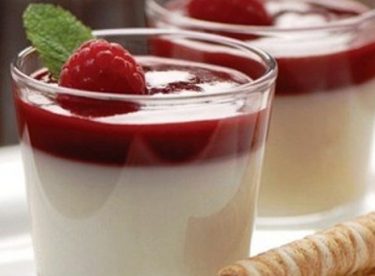 Vişne Soslu Muhallebi Tarifi – Sütlü Tatlı Tarifleri