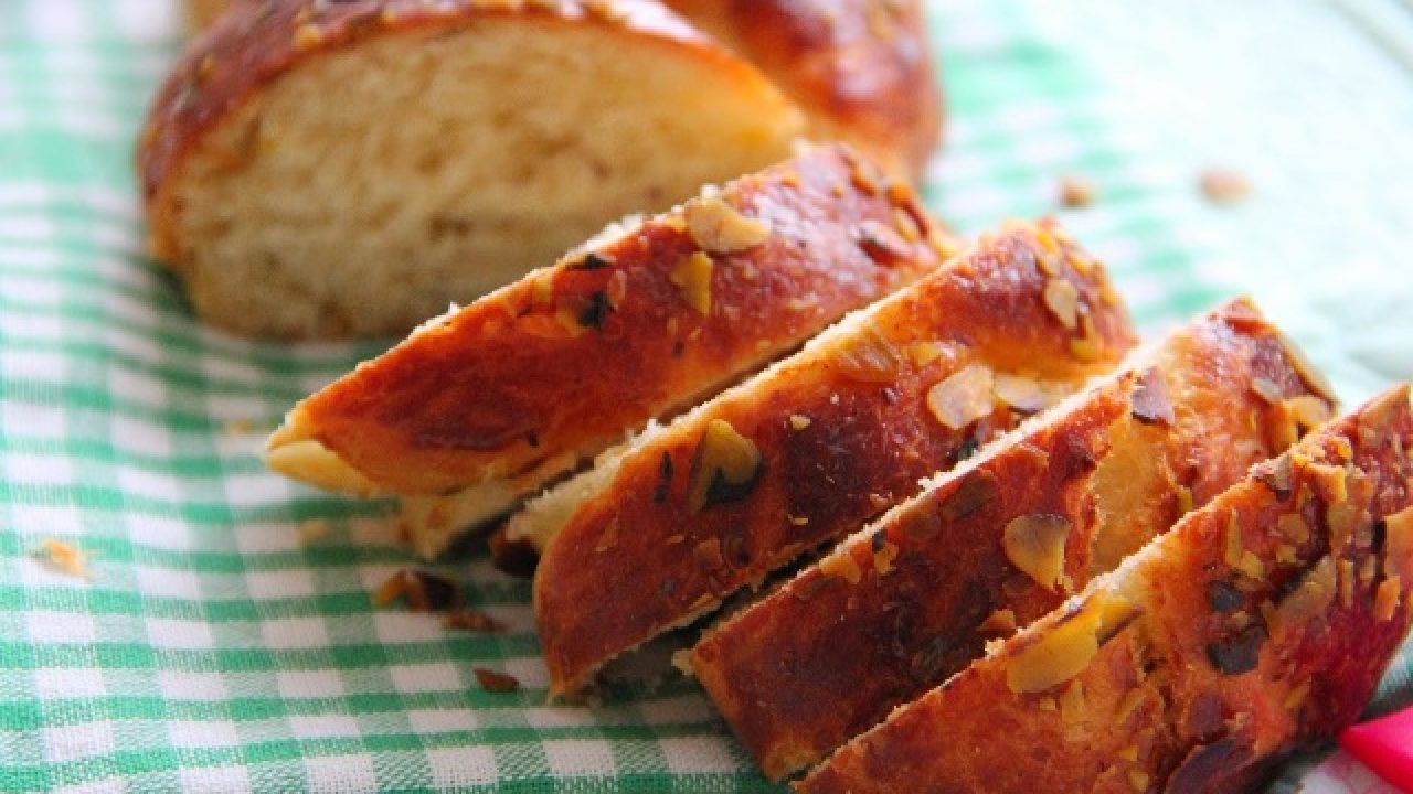 Yeşil Fıstıklı Paskalya Çöreği Tarifi – Poğaça Tarifleri