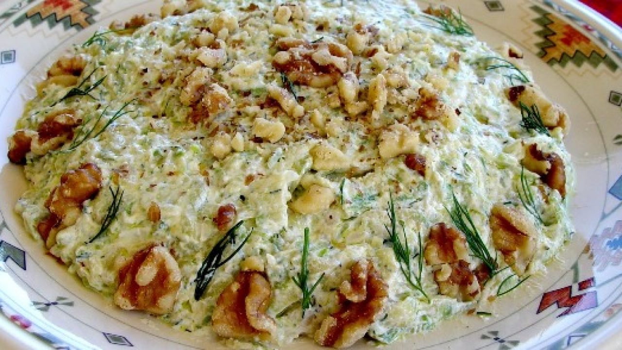 Yoğurtlu Cevizli Kabak Salatası Tarifi – Salata Tarifleri