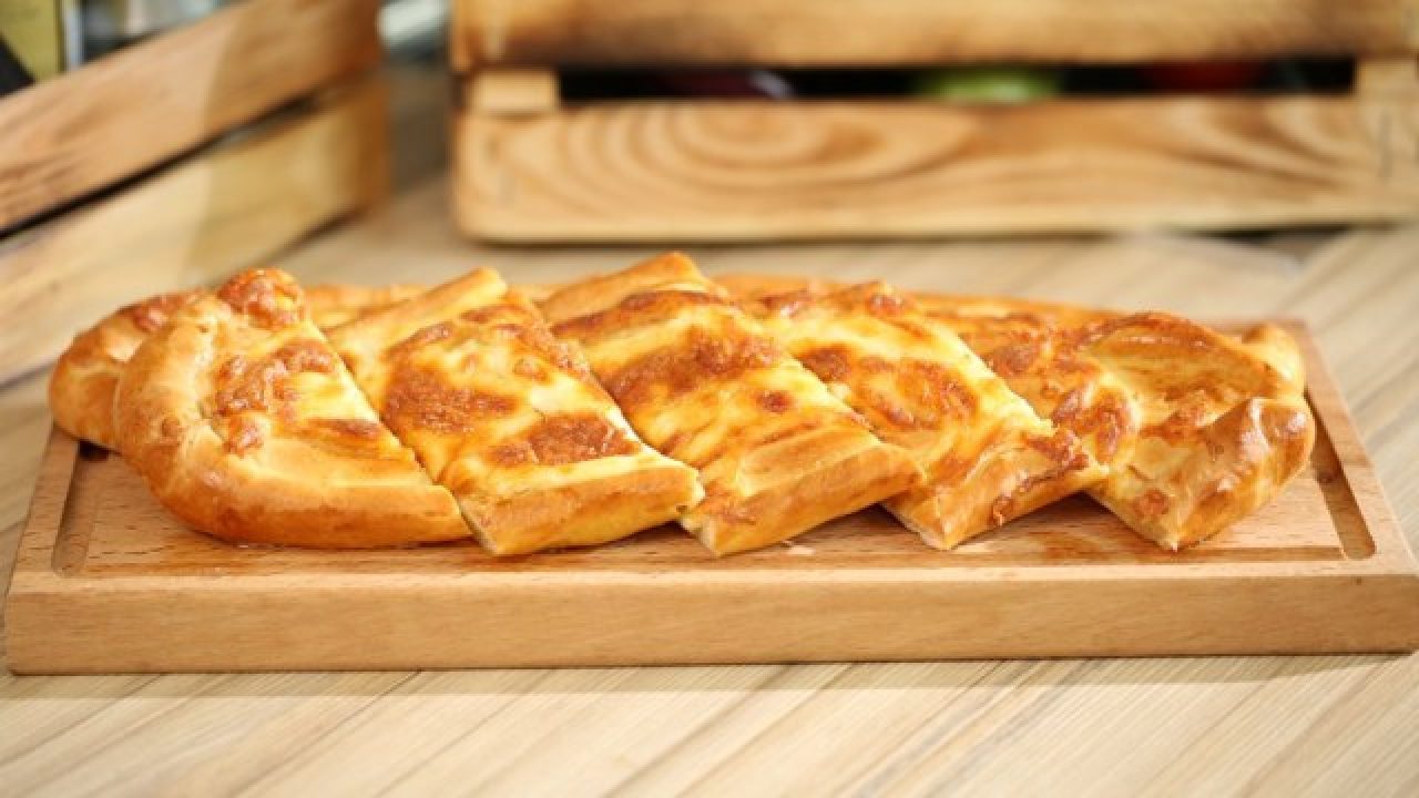 Kaşarlı Ev Pidesi Tarifi – Hamur İşleri