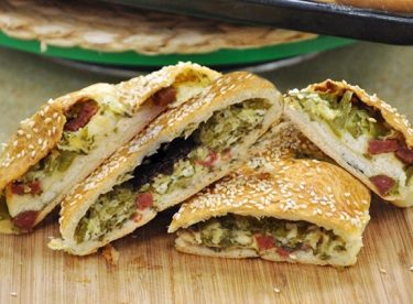 Ispanaklı ve Sucuklu Börek Tarifi – Börek Tarifleri