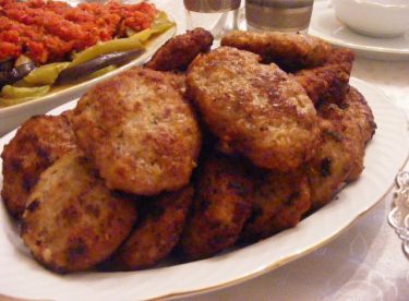 Kaşarlı Tavuk Köftesi Tarifi – Köfte Tarifleri