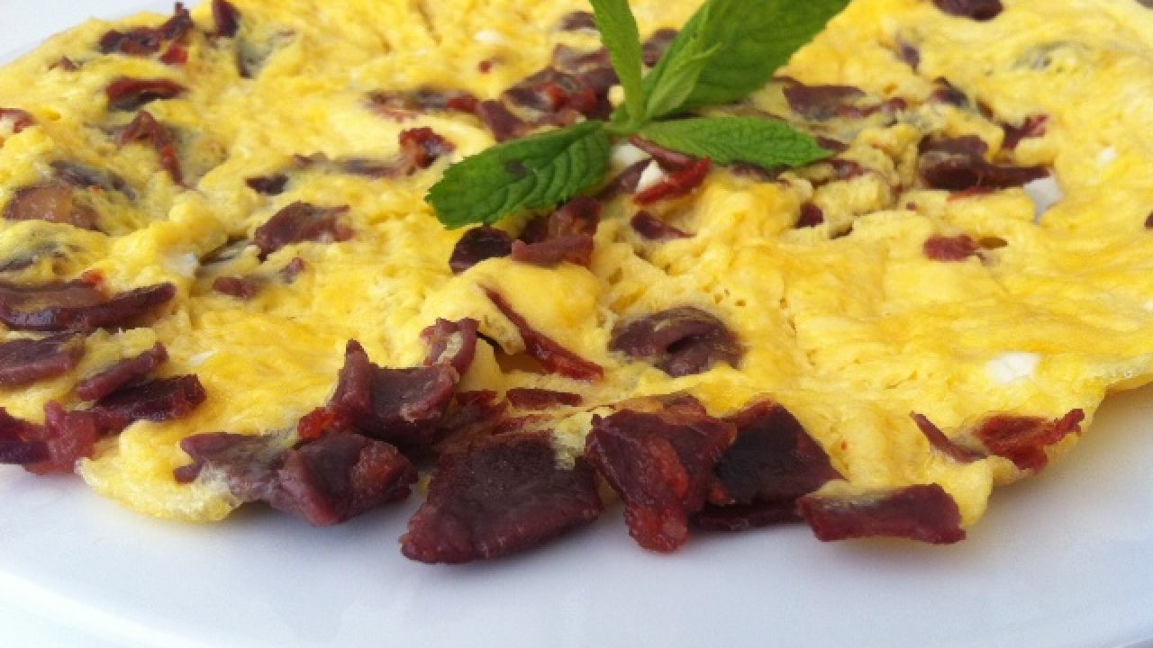 Pastırmalı Omlet Tarifi – Kahvaltılık Tarifler