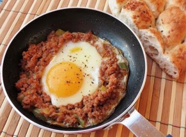Kıymalı Yumurta Tarifi – Kahvaltılık Tarifler