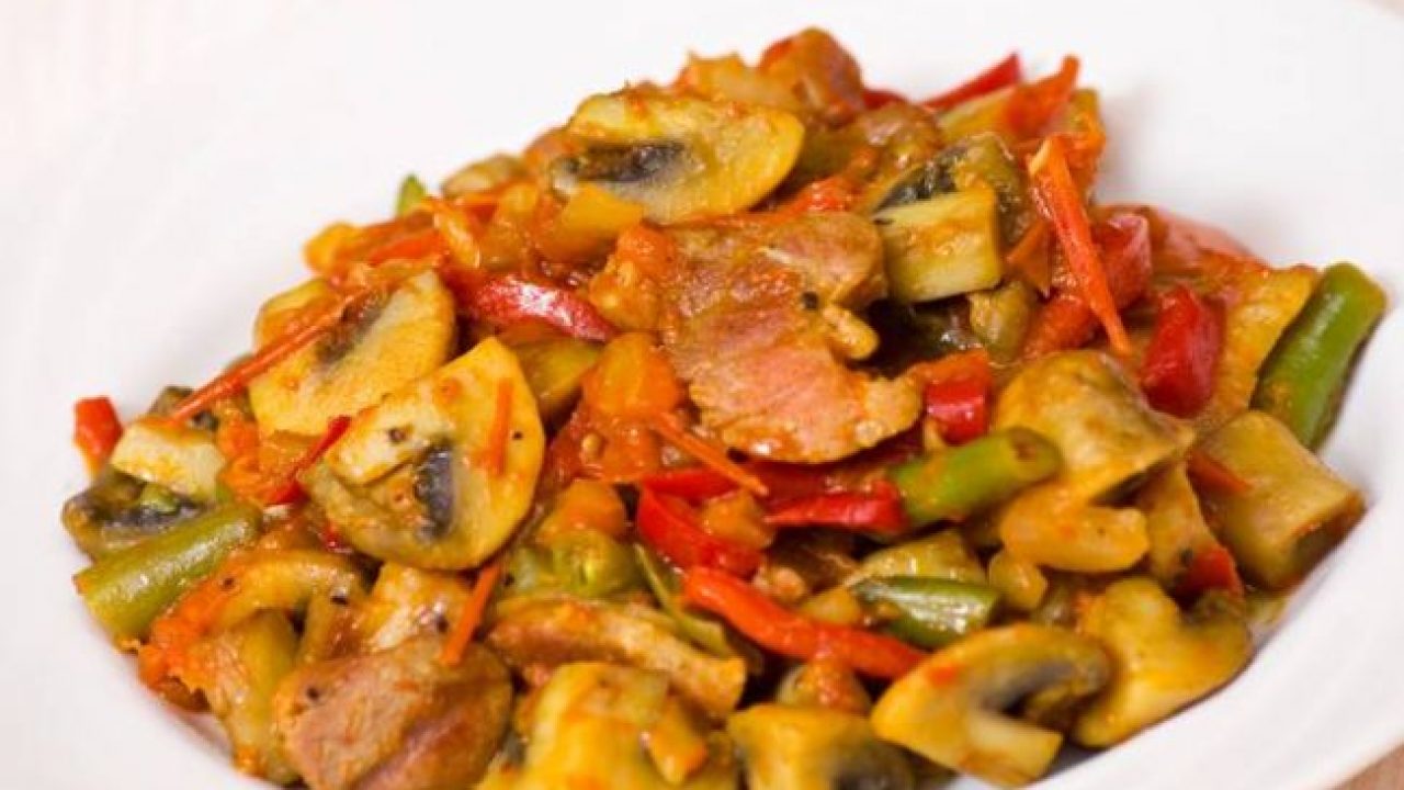 Sebzeli Mantarlı Makarna Tarifi – Hamur İşleri