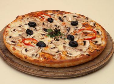 Sucuklu Mantarlı Pizza Tarifi – Pizza Tarifleri