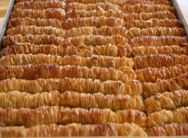 Baklavalık Yufkadan Burma Baklava Tarifi – Şerbetli Tatlı Tarifleri