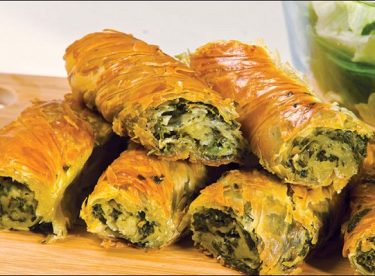 El Açması Ispanaklı Börek Tarifi