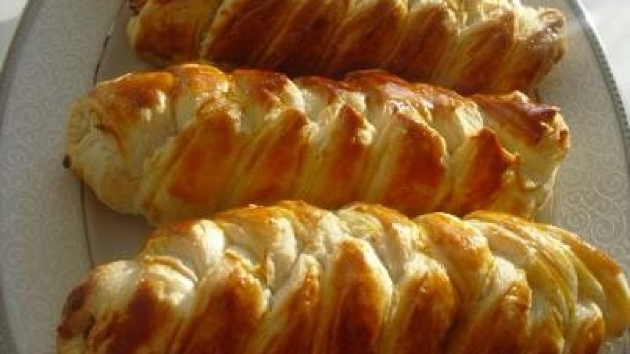 Örgülü Sandal Börek Tarifi