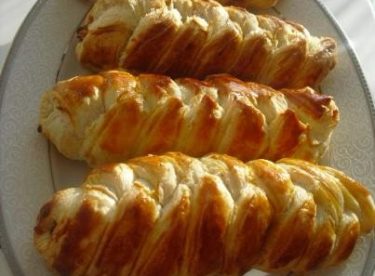Örgülü Sandal Börek Tarifi