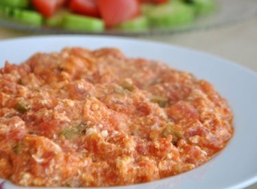 5 Dakikalık Menemen Tarifi