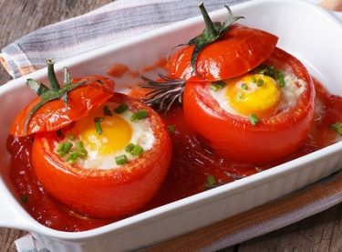 Domatesli Yumurta Yuvası Tarifi