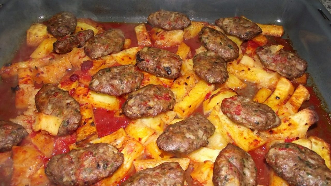 Fırında Anne Usulü Köfte Patates Tarifi