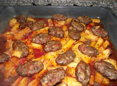 Fırında Anne Usulü Köfte Patates Tarifi