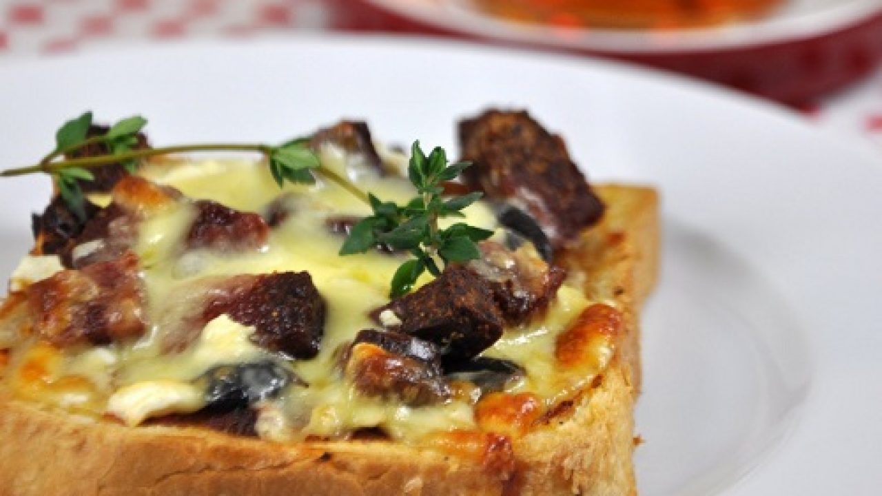 Kahvaltılık Minik Pizza Tarifi