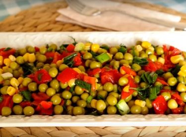 Kolay Bezelye Salatası Tarifi