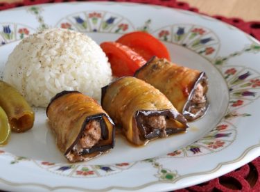 Nefis Köfteli Patlıcan Sarması Tarifi