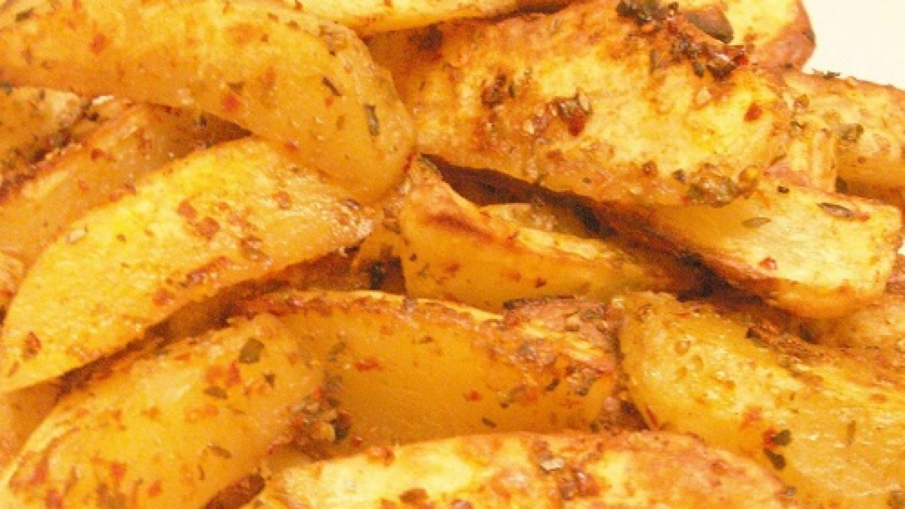 Fırında Soslu Baharatlı Patates Tarifi