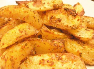 Fırında Soslu Baharatlı Patates Tarifi