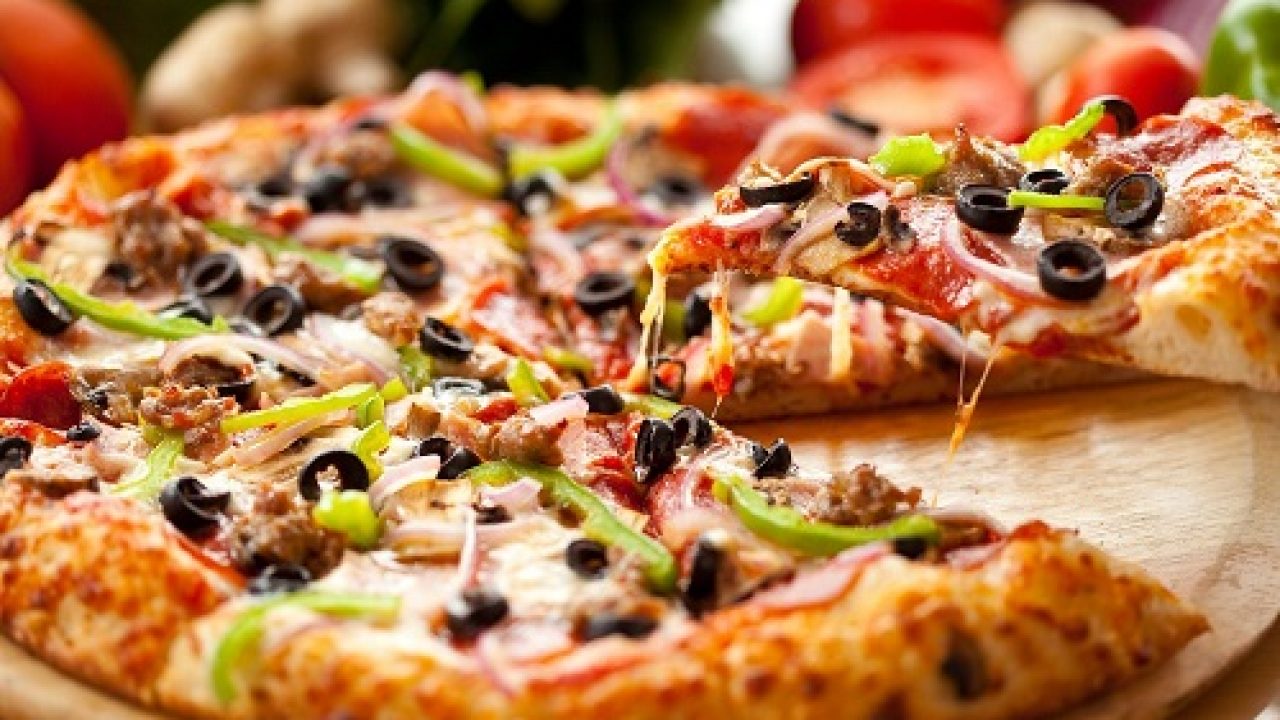 Kolay Ev Yapımı Pizza Tarifi